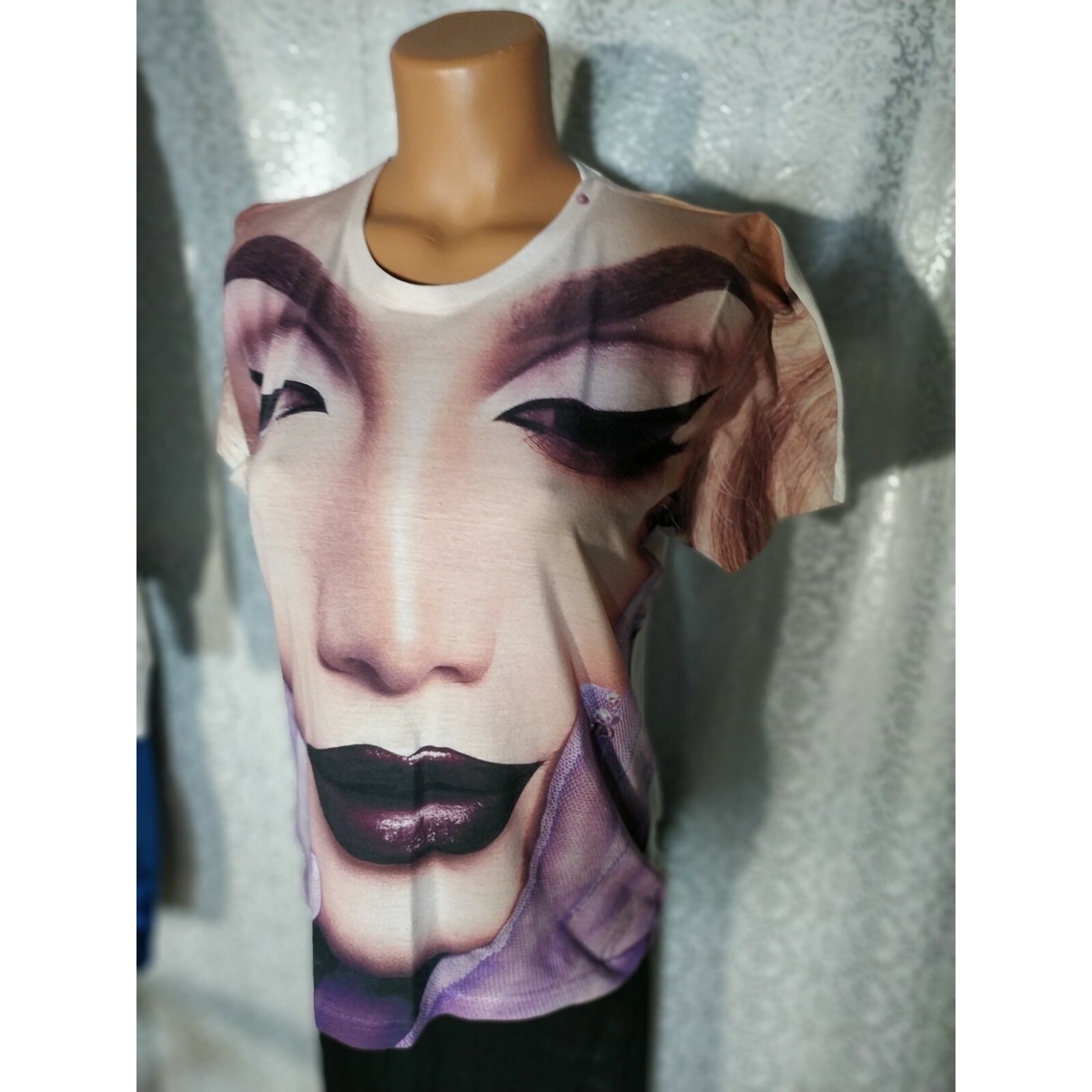 Women's Graphic"Face" Top T Shirt Size S @22